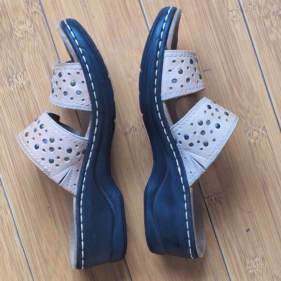 Clarks Lexi Laurel women’s 7M Tan Slide Comfort Sandal Studded Laser Cut Leather - Picture 6 of 15